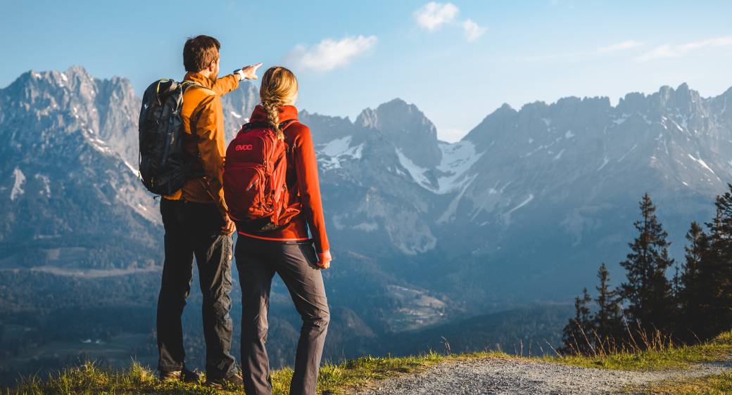  Pár při turistice u Wilden Kaiser