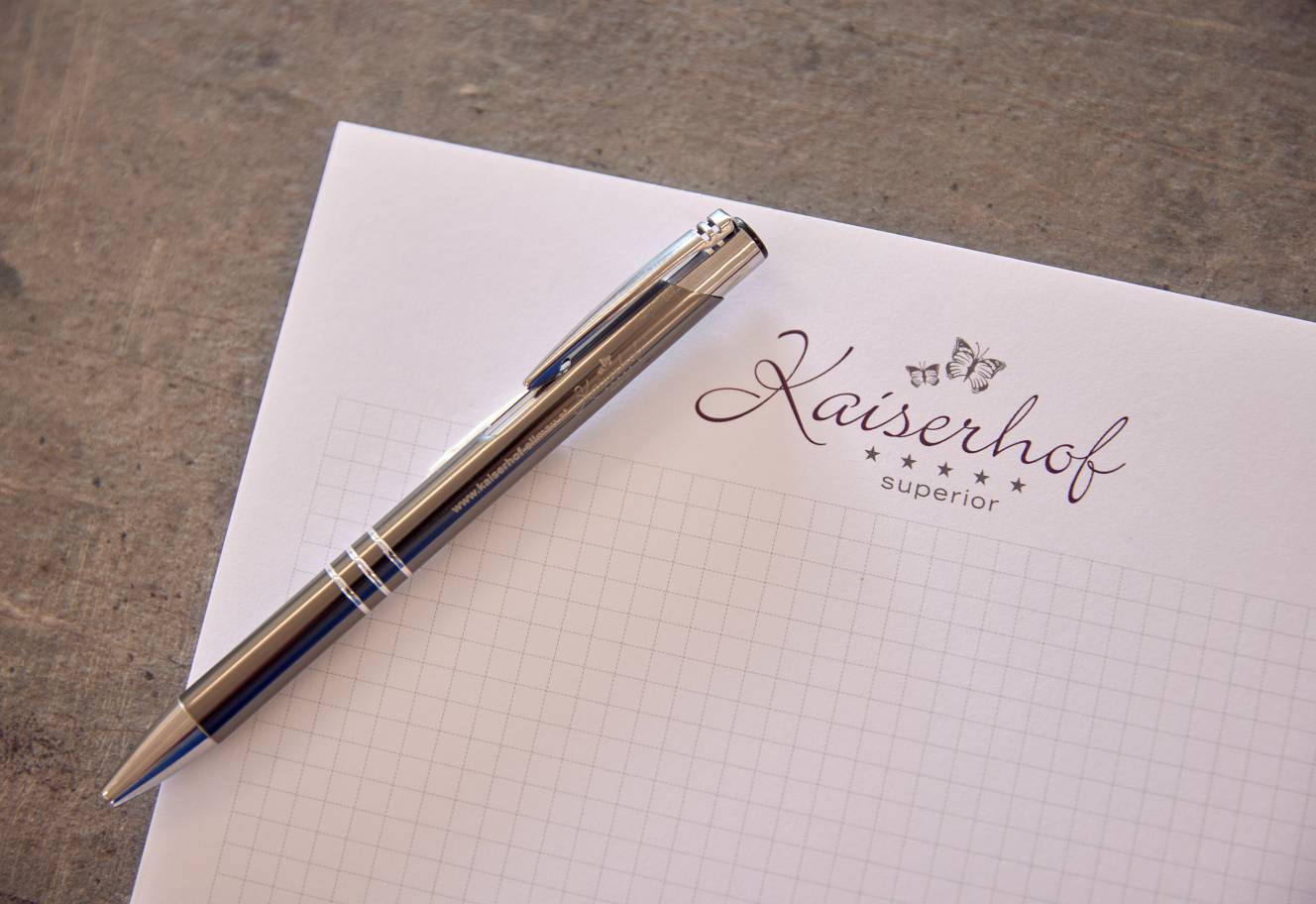 Notepad with Kaiserhof logo and pen