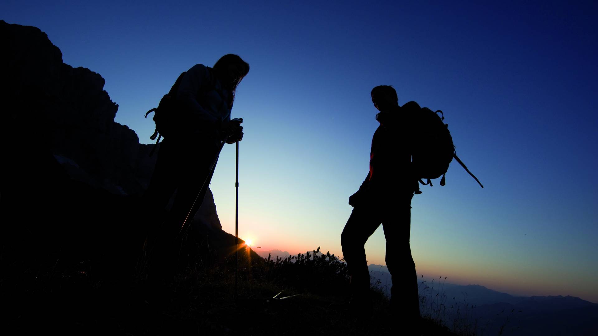 Turistika při východu slunce na Wilder Kaiser