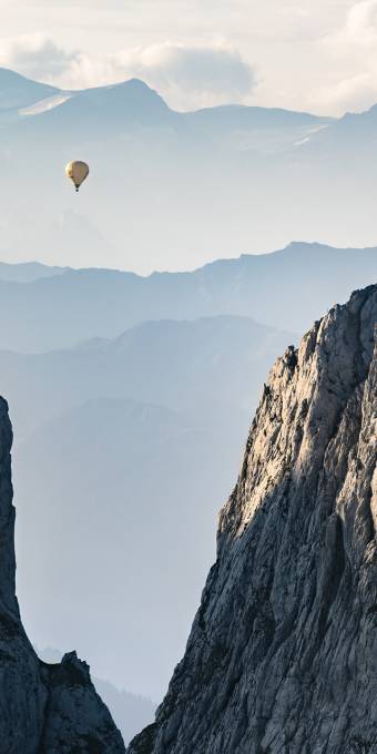 Heissluftballons über dem Wilden Kaiser