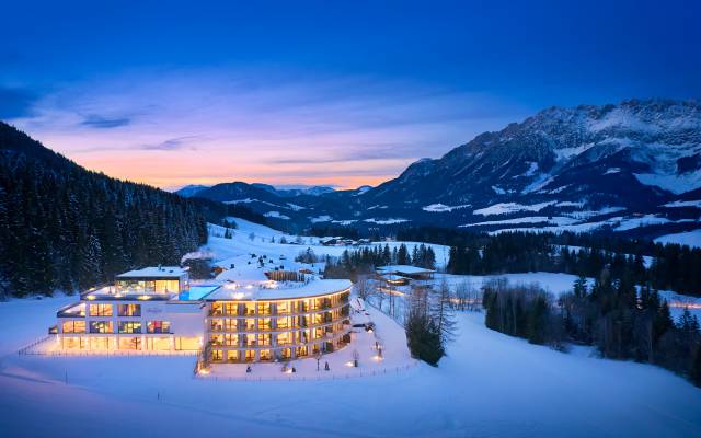 Hotel Kaiserhof ve sněhu