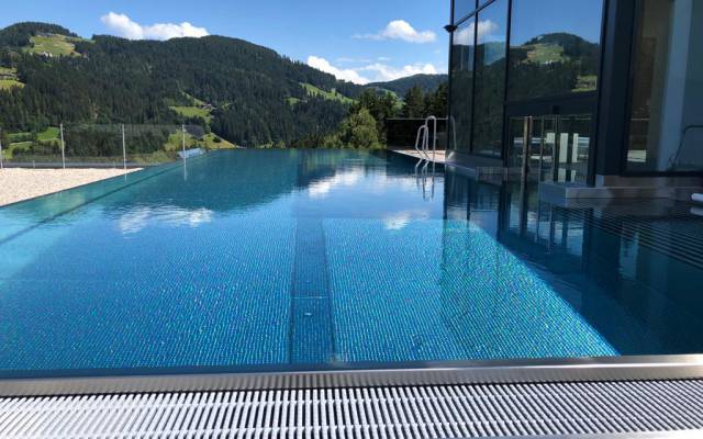 Hotel Kaiserhof conversion Unlimited Mountain Pool